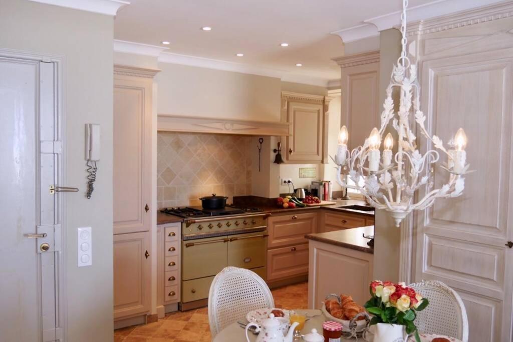 Bord De Mer - Ac, Wifi, Chic, Sea View, Beach 2 Minutes Walk 앙티브 외부 사진